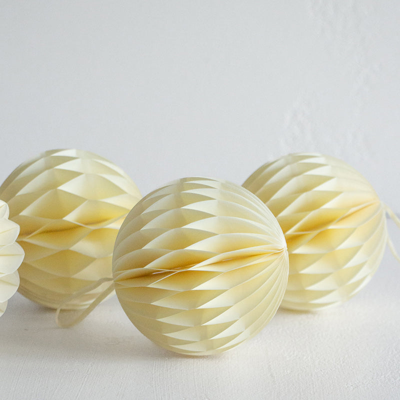 Round Honeycomb Decoration - Off White Set of 4