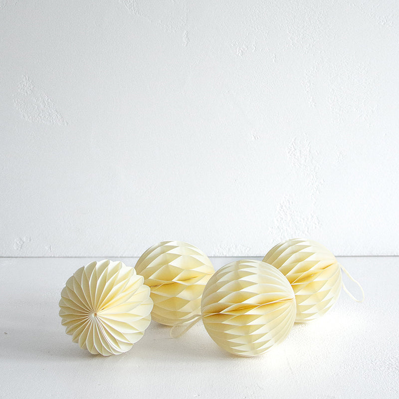 Round Honeycomb Decoration - Off White Set of 4